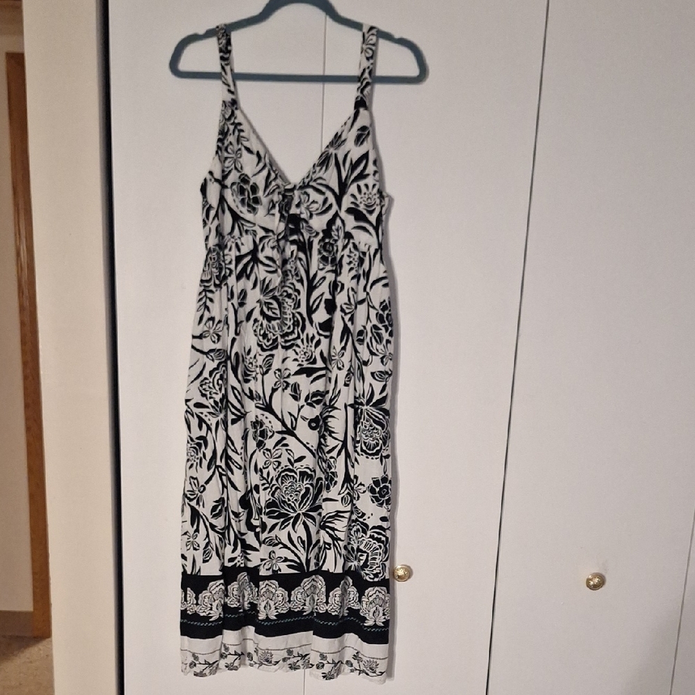 Knox Rose Black and White Floral Midi Dress